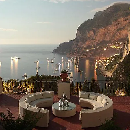 Hibiscus Villa Capri