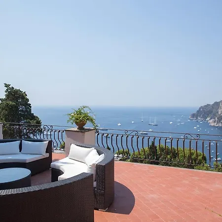 Hibiscus Villa Capri